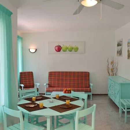 Yucas Homes * 칼라엔블레인즈